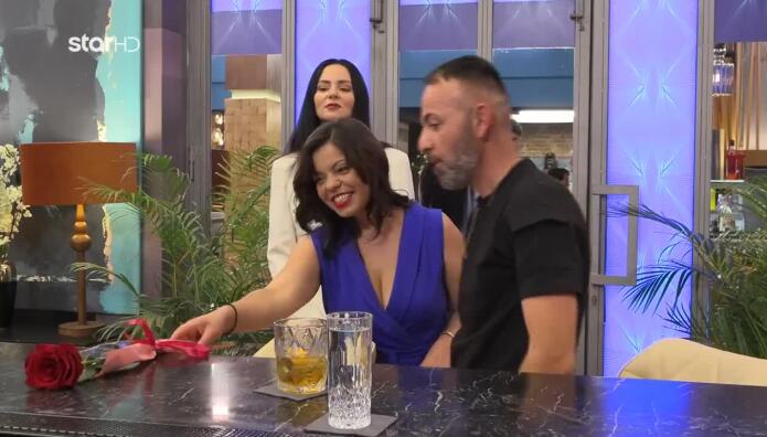 First Dates: «Έναν Τέτοιον Άντρα Θέλω, Να Τρώμε Παϊδάκια»