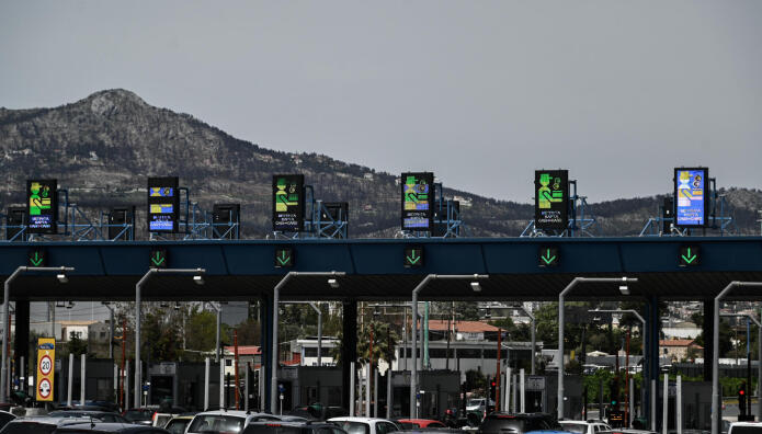 Φωτιά Σε Φορτηγό Στα Διόδια Των Αφιδνών - Έκλεισε Ο Δρόμος