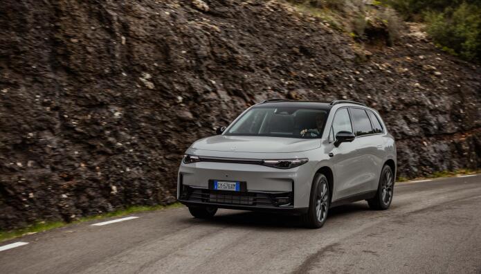 Leapmotor C10 REEV: Με PHEV τεχνολογία και τιμή 33.900 ευρώ