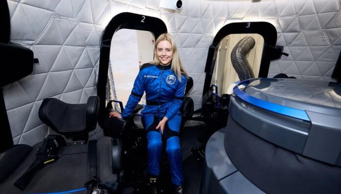 ΗΠΑ: Γυναίκα Σε Αναπηρικό Αμαξίδιο Ταξίδεψε Στο Διάστημα