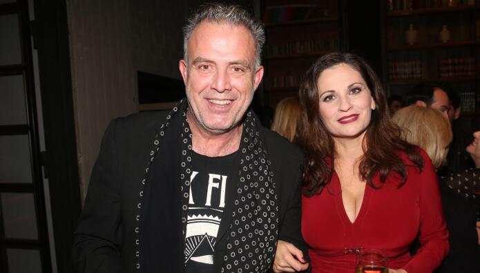 Παπαθωμά- Τσαρούχας: Σπάνια δημόσια εμφάνιση μαζί με τον 19χρονο γιο τους