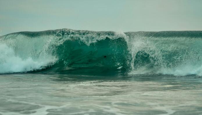 Βρετανία: Πελώρια Κύματα