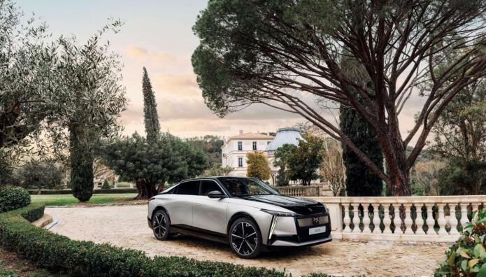 DS N°8: Με προεδρικό εξοπλισμό