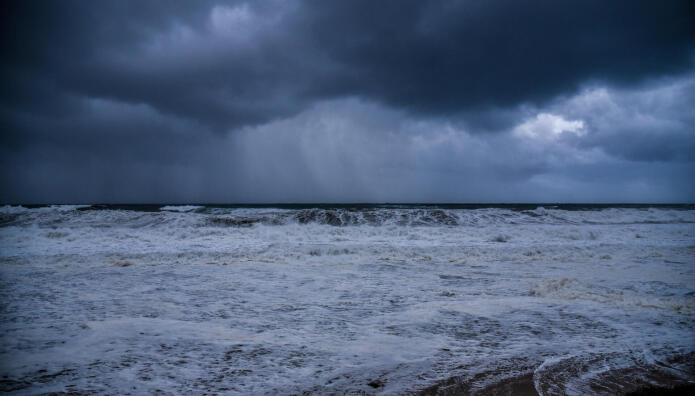 Άστρος: Χωρίς Τις Αισθήσεις Λιμενικός - Έπεσε Στη Θάλασσα