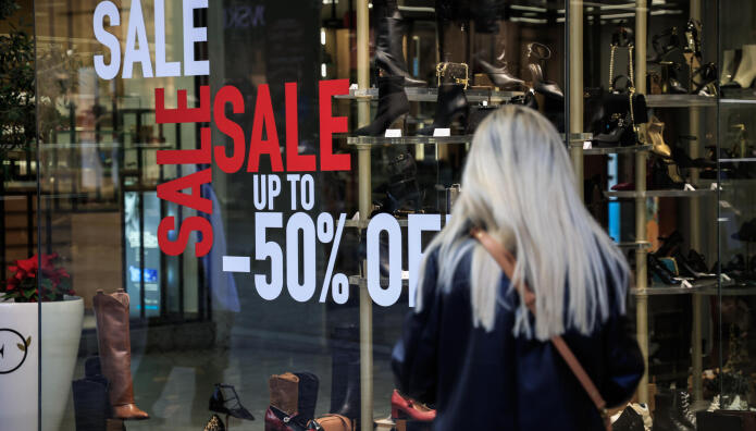 Χειμερινές εκπτώσεις: Aνοιχτά σήμερα Κυριακή τα καταστήματα- Το ωράριο τους