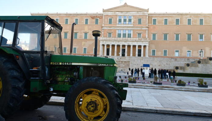 Διανυκτέρευσαν στο Σύνταγμα οι αγρότες: Νέα κινητοποίηση σήμερα πριν φύγουν