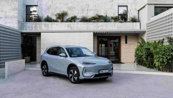 Geely: Πρώτη στις πωλήσεις στην Κίνα