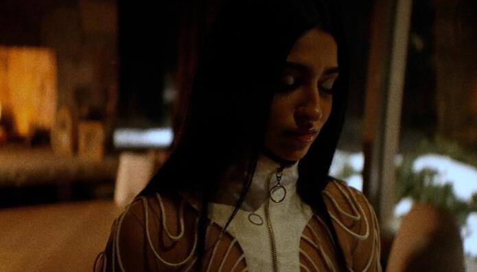 Αναστασία: Δίνει Εικόνα Στο «Βρέχει»