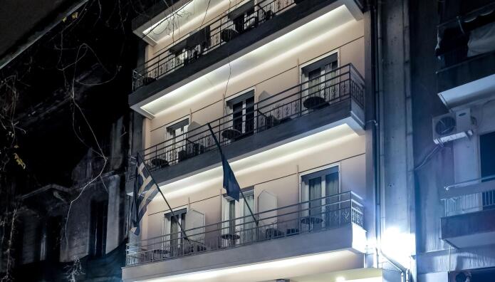 Ομόνοια: Νεκρός 15χρονος Από Τη Γαλλία - Έπεσε Από Μπαλκόνι