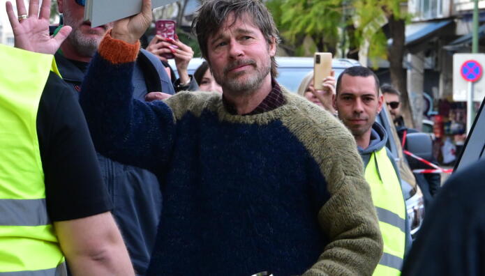 Ο Μπραντ Πιτ Στο Δημαρχείο Αθηνών - «Hello Guys»