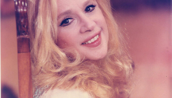 Το Καμαρίνι Της Αλίκης Στον Πειραιά