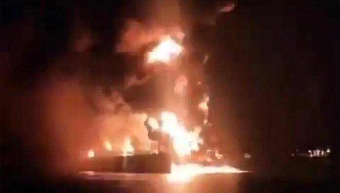 Μέση Ανατολή: Χτυπήθηκε Ελληνόκτητο Δεξαμενόπλοιο