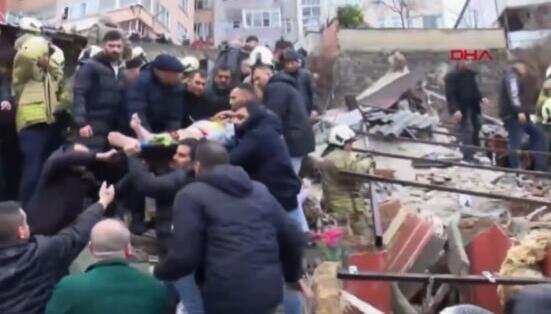 Κωνσταντινούπολη: Κατέρρευσαν Δύο Κτίρια Με Εγκλωβισμένους