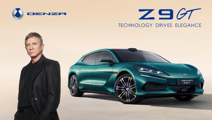 Ο Daniel Craig στο τιμόνι της DENZA