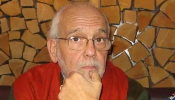 Θάνος Οικονομόπουλος