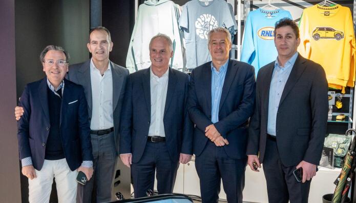 rnlt© Athens: Ένα διαφορετικό κατάστημα της Renault