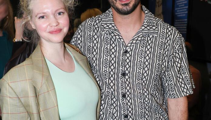 Μπακλέση: Στο θέατρο με φουσκωμένη κοιλίτσα