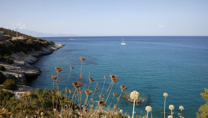 Απάτητες παραλίες: Σε ποιες 251 δεν επιτρέπονται ξαπλώστρες και καντίνες