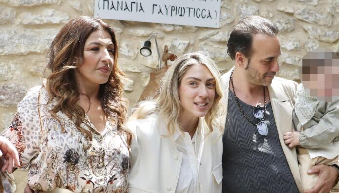 Μουζουράκης- Κόζαρη: Βάφτισαν Τον Γιο Τους