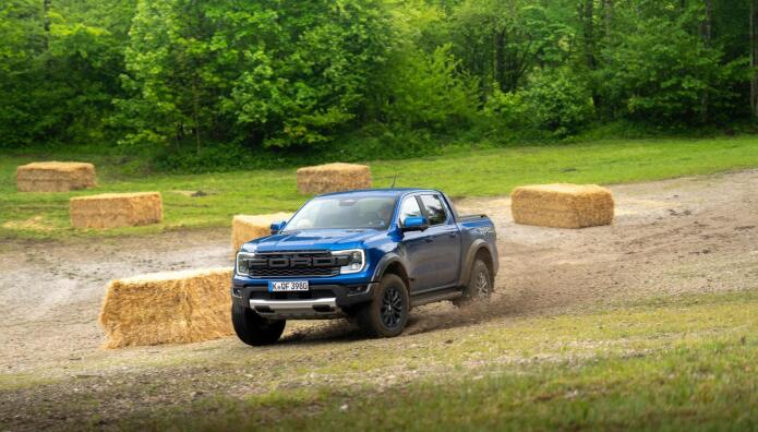 Ford Ranger Raptor: Η τέλεια «απογείωση» πίσω από το τιμόνι του