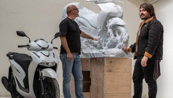 Η Honda γιορτάζει τα 25 χρόνια του SH125i με...γλυπτική