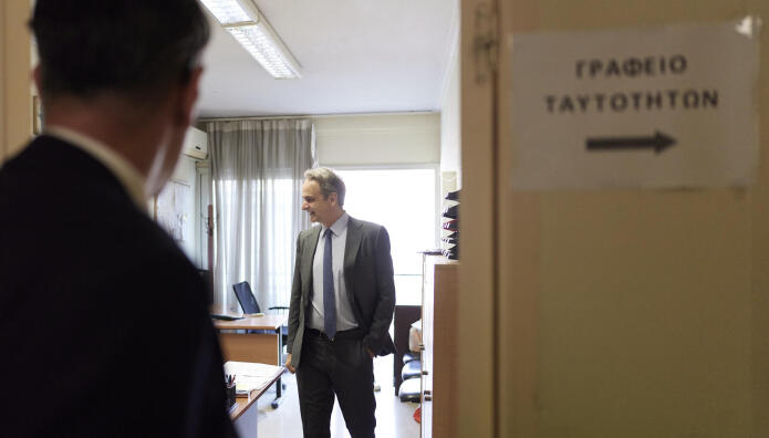 Μητσοτάκης: Στο ΑΤ Συντάγματος Για Να Βγάλει Νέα Ταυτότητα