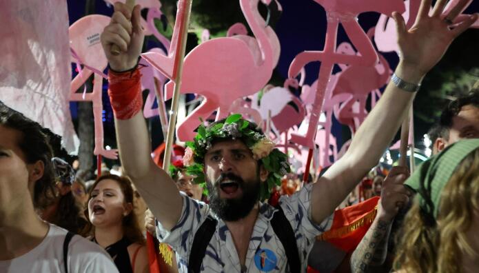 Αλβανία: Μαζικές διαδηλώσεις κατά του τουριστικού συγκροτήματος Τραμπ