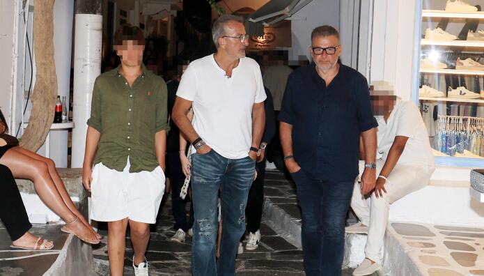 Λιάγκας: Στα Σοκάκια της Μυκόνου με τον Γιο του, Γιάννη