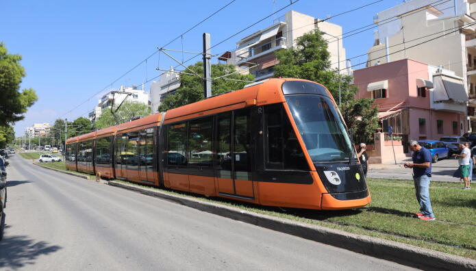 Παλαιό Φάληρο: Σύγκρουση Τραμ Με Τρίκυκλο - Χτύπησε 9χρονη