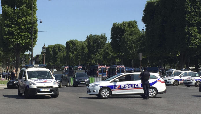 Παρίσι: Επίθεση Με Μαχαίρι Με Τρεις Τραυματίες