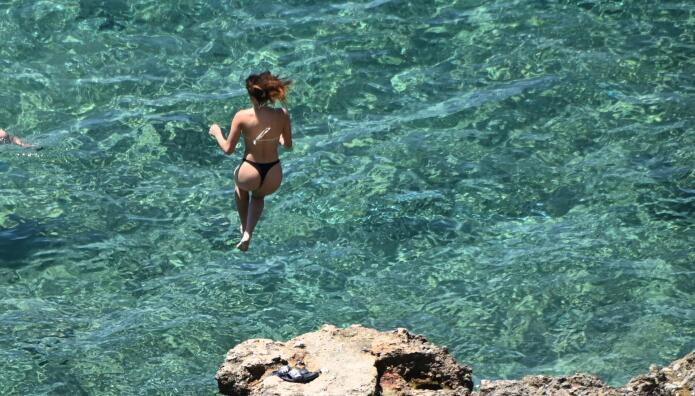 Ηλεία: Μητέρα Τραυματίστηκε Όταν Έκανε Βουτιά Στη Θάλασσα