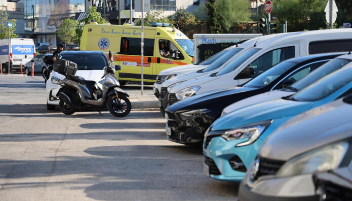 Άγιος Δημήτριος: Κλειδί στο όχημα και άδειο μπουκάλι αλκοόλ