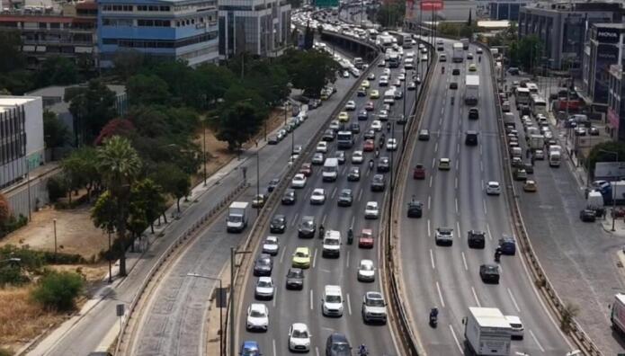 Τροχαίο Στον Κηφισό - Φορτηγό Συγκρούστηκε Με Αυτοκίνητο