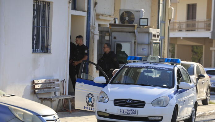 Μάνδρα: Διασωληνωμένος ο 31χρονος που πυροβολήθηκε στο ΑΤ