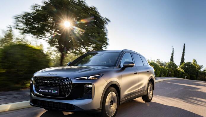 Το LEPAS L8 PHEV προσφέρει την απόλυτη “Elegant Driving” εμπειρία