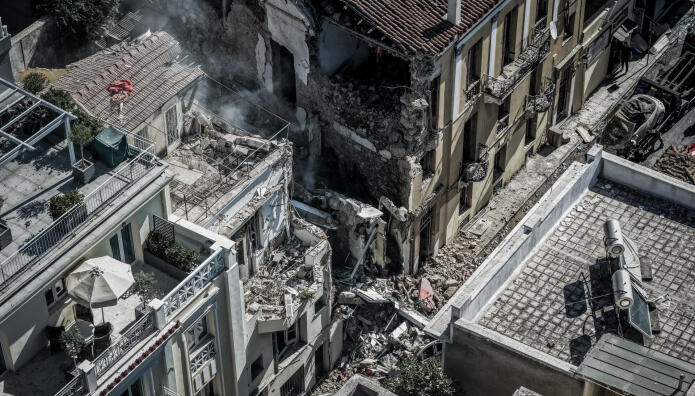 Έκρηξη στην Πλάκα: Ανασύρθηκε νεκρή γυναίκα