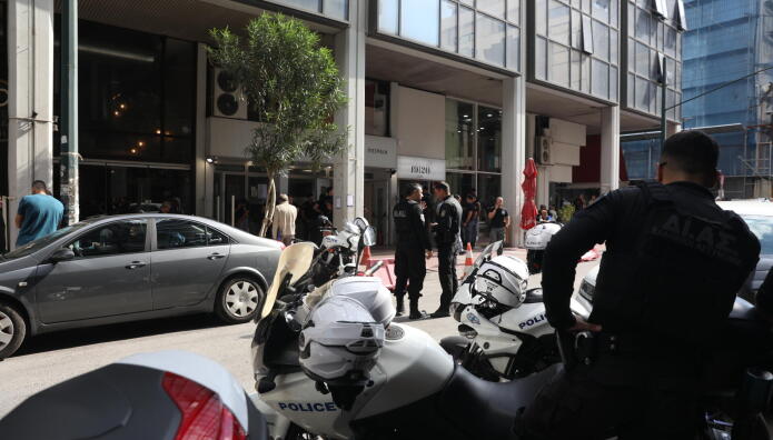 Καλλιθέα: Βρέθηκαν Φιαλίδια Με Εκρηκτική Ουσία