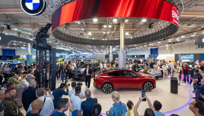BMW iX4: Παρουσιάστηκε στην Αθήνα-Τιμές