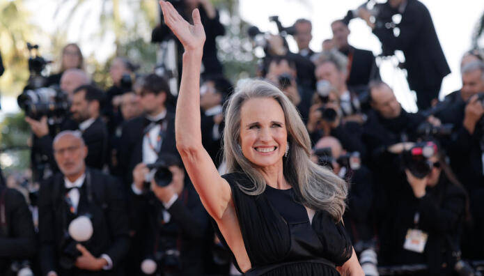 Η Andie Macdowell Δηλώνει ευτυχισμένη Γιαγιά