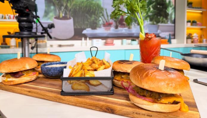 Burger και Bloody Mary
