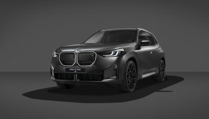 Η BMW X3 M50 xDrive ντύθηκε στα μαύρα