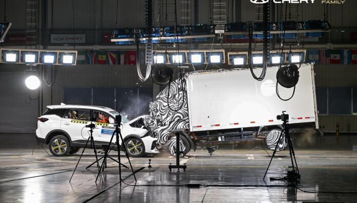 Chery Tiggo 7: Έκανε Crash Test Με Φορτηγό