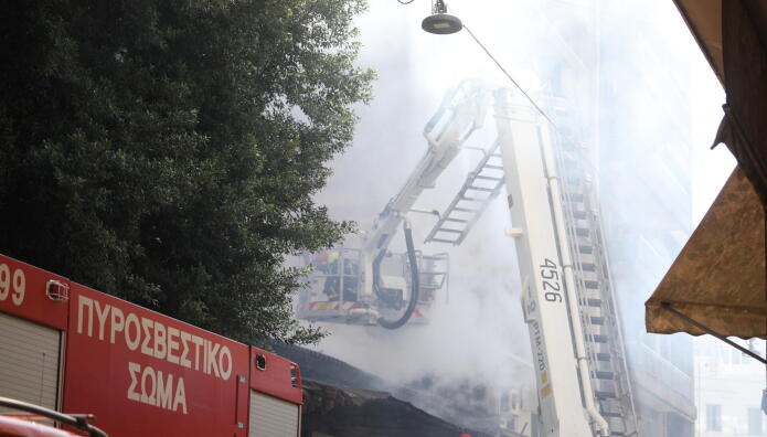Ομόνοια: Φωτιά Σε Κατάστημα Ηλεκτρονικών Ειδών