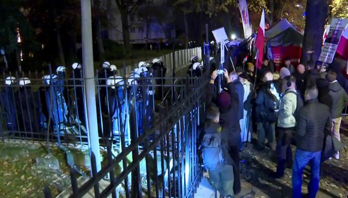 Πολωνία: Πολιτική Κρίση Και Καταγγελίες Για Πραξικόπημα