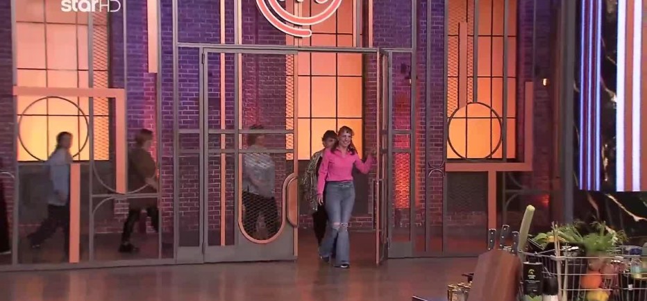 Συγκίνηση στο MasterChef: Οι μαμάδες των παικτών «εισέβαλαν» στο πλατό