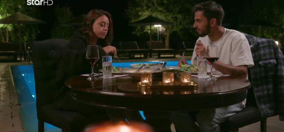 Φάρμα: Το ρομαντικό δείπνο Βασίλη και Ζωής πλάι στην πισίνα