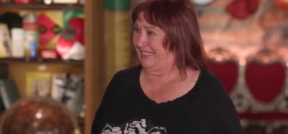 Cash or Trash: Η Ρούλα Βροχοπούλου και το αντικείμενο από την Ολυμπιακή!