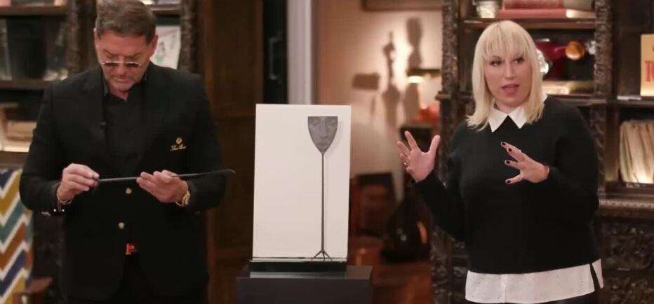 Cash or Trash: Πουλήθηκαν οι... μυγοσκοτώστρες της Αθηνάς Αφαλίδου;