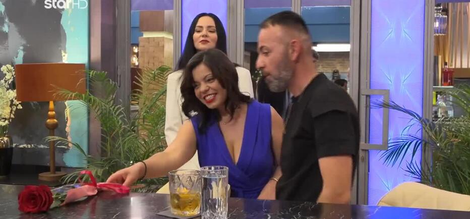 First Dates: «Τέτοιο άντρα θέλω, να κάνουμε εκδρομές & να τρώμε παϊδάκια»