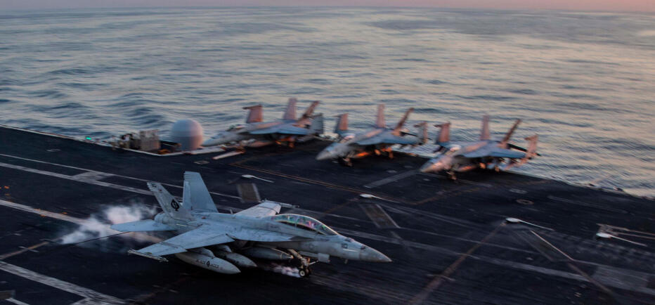 Ιράν: «Πλήξαμε το αμερικανικό αεροπλανοφόρο "Αβραάμ Λίνκολν"»